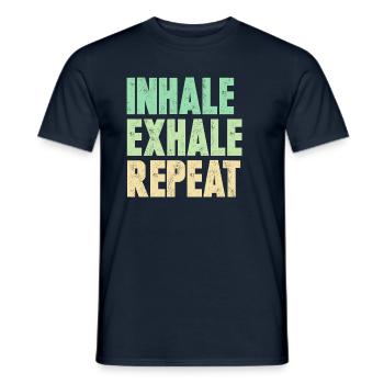 Yoga Inhale Exhale Repeat vintage Geschenk - Männer T-Shirt - Navy - Vorne - AI Model Male 178 light (178cm)