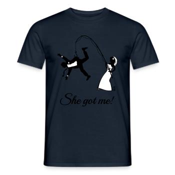 She Got Me! (Groom / Stag Party / Bachelor Party) - Männer T-Shirt - Navy - Vorne - AI Model Male 178 light (178cm)