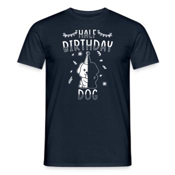 Demi-année 6 mois chien d’anniversaire - T-shirt homme - marine - Devant - AI Model Male 178 light (178cm)