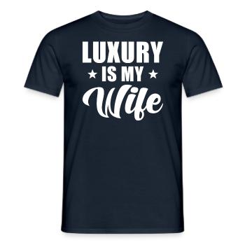 Ehefrau Ehemann Design Luxus Ist Meine Ehefrau - Männer T-Shirt - Navy - Vorne - AI Model Male 178 light (178cm)