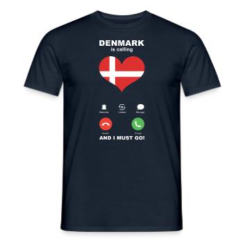 Le Danemark appelle Denmark Heart Souvenir - T-shirt homme - marine - Devant - AI Model Male 178 light (178cm)