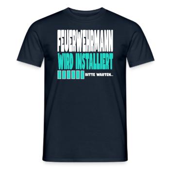 Feuerwehrmann wird installiert - Männer T-Shirt - Navy - Vorne - AI Model Male 178 light (178cm)