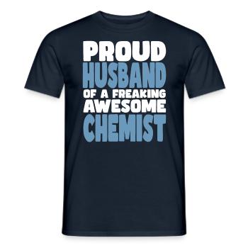 Proud wife of a damn good chemist - Men's T-Shirt - navy - Front - AI Model Male 178 light (178cm)
