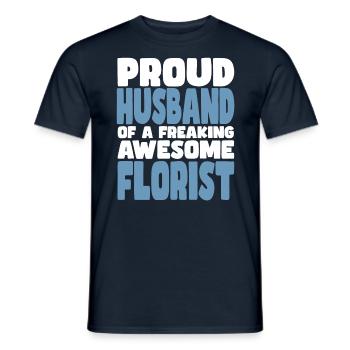 Fière épouse d’un sacré bon fleuriste - T-shirt homme - marine - Devant - AI Model Male 178 light (178cm)