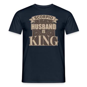 Skorpion Ehemann Ist König - Männer T-Shirt - Navy - Vorne - AI Model Male 178 light (178cm)