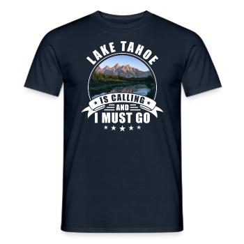Lake Tahoe Souvenir Lake Tahoe Ruft - Männer T-Shirt - Navy - Vorne - AI Model Male 178 light (178cm)