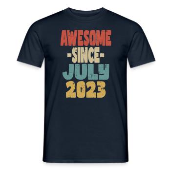 2023 Juli Geburtstag Retro - Männer T-Shirt - Navy - Vorne - AI Model Male 178 light (178cm)