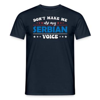 Zwinge Mich Nicht, Meine Serbische Stimme Zu - Männer T-Shirt - Navy - Vorne - AI Model Male 178 light (178cm)