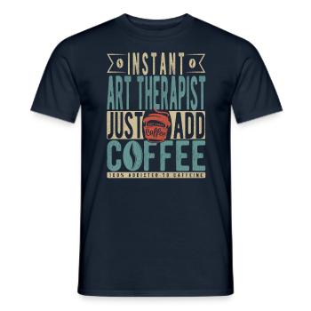Instant-Kunsttherapeut fügen Sie einfach Kaffee hinzu - Männer T-Shirt - Navy - Vorne - AI Model Male 178 light (178cm)