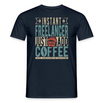 Instant Freelancer Il suffit d’ajouter du café - T-shirt homme - marine - Devant - AI Model Male 178 light (178cm)