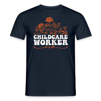 In My Childcare Worker Era - Blumendesign - Männer T-Shirt - Navy - Vorne - AI Model Male 178 light (178cm)