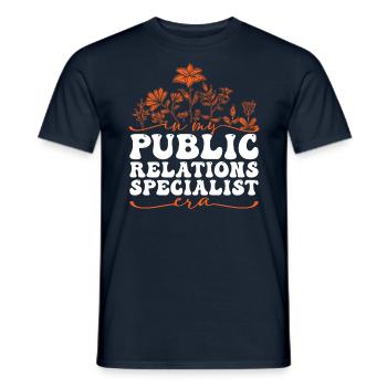 In My Public Relations Specialist Era - Männer T-Shirt - Navy - Vorne - AI Model Male 178 light (178cm)