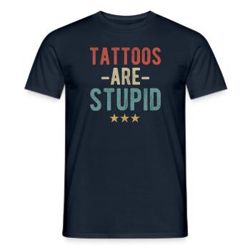 Les tatouages sont stupides - Déclaration pour les opposants au tatouage - T-shirt homme - marine - Devant - AI Model Male 178 light (178cm)