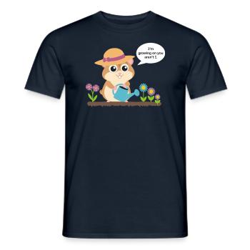 Wachsender Hamster Mit Gießkanne Im Garten - Männer T-Shirt - Navy - Vorne - AI Model Male 178 light (178cm)