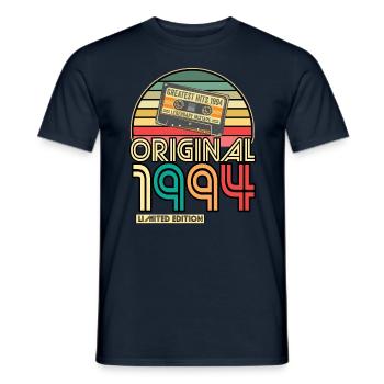 Cassette Tape Retro Vintage 1994 geboren Jahr 1994 - Männer T-Shirt - Navy - Vorne - AI Model Male 178 light (178cm)