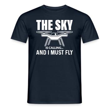 The Sky Is Calling And I Must Fly Drohne Pilot - Männer T-Shirt - Navy - Vorne - AI Model Male 178 light (178cm)