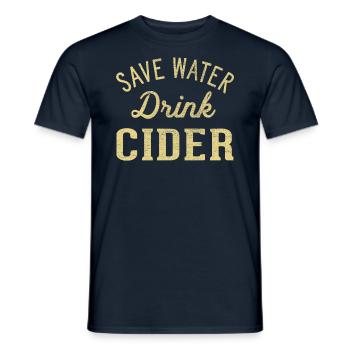 Sparen Sie Apfelwein Von Wassergetränk - Männer T-Shirt - Navy - Vorne - AI Model Male 178 light (178cm)