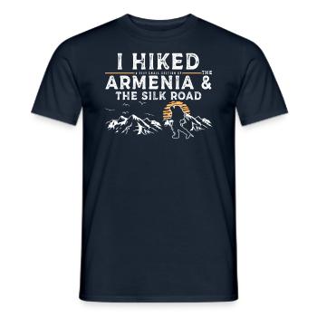 Randonnée - L’Arménie et la Route de la Soie - T-shirt homme - marine - Devant - AI Model Male 178 light (178cm)