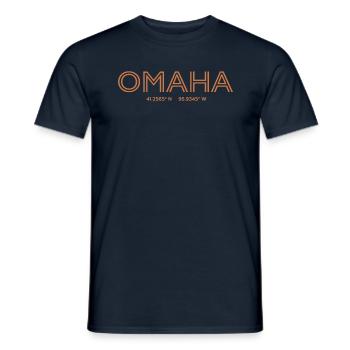 Coordonnées de la ville des États-Unis - Omaha - T-shirt homme - marine - Devant - AI Model Male 178 light (178cm)