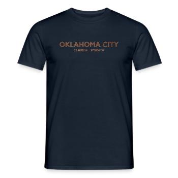 Coordonnées de USA City - Oklahoma City - T-shirt homme - marine - Devant - AI Model Male 178 light (178cm)