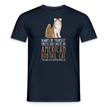 Be Yourself - American Bobtail Cat - T-shirt homme - marine - Devant - AI Model Male 178 light (178cm)