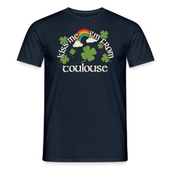 Kiss Me - Saint-Patrick Toulouse - T-shirt homme - marine - Devant - AI Model Male 178 light (178cm)