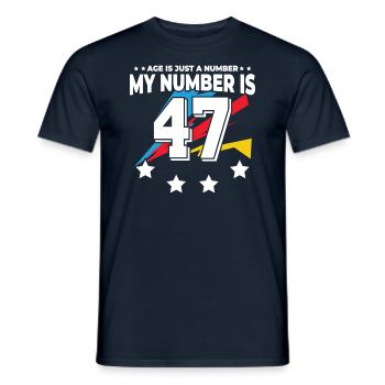 L’âge n’est qu’un chiffre - 47e anniversaire - T-shirt homme - marine - Devant - AI Model Male 178 light (178cm)
