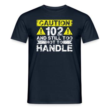 102 Too Hot to Act - 102e anniversaire - T-shirt homme - marine - Devant - AI Model Male 178 light (178cm)