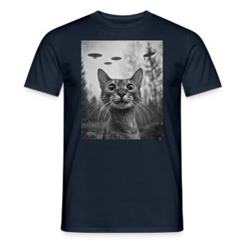 Cat - Alien Selfie Abyssinian UFO - Men's T-Shirt - navy - Front - AI Model Male 178 light (178cm)