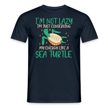 Économie d’énergie pour les tortues - Océan - T-shirt homme - marine - Devant - AI Model Male 178 light (178cm)