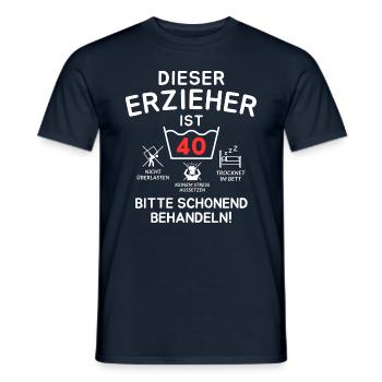 Dieser Erzieher ist 40. Schonend behandeln - Männer T-Shirt - Navy - Vorne - AI Model Male 178 light (178cm)