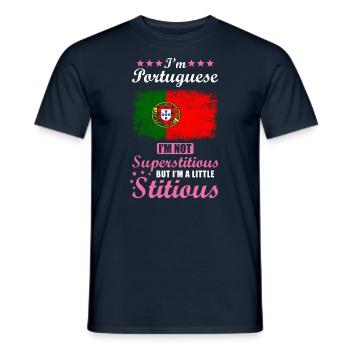 Portugiesin Geschenk lustiger Spruch Portugal - Männer T-Shirt - Navy - Vorne - AI Model Male 178 light (178cm)