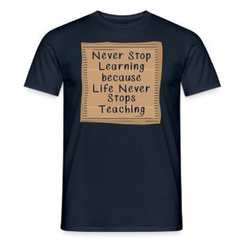 N’arrêtez jamais d’apprendre La vie n’arrête jamais d’enseigner - T-shirt homme - marine - Devant - AI Model Male 178 light (178cm)