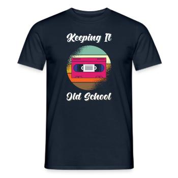 VHS Videokasette Retro 80s - Männer T-Shirt - Navy - Vorne - AI Model Male 178 light (178cm)