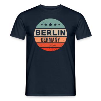 Berlin - Männer T-Shirt - Navy - Vorne - AI Model Male 178 light (178cm)