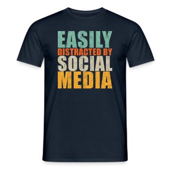 Slogan des médias sociaux - T-shirt homme - marine - Devant - AI Model Male 178 light (178cm)