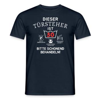 Ce transat a 50 ans. Traitez en douceur - T-shirt homme - marine - Devant - AI Model Male 178 light (178cm)