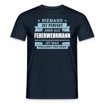Funshirt Feuerwehrmann - Männer T-Shirt - Navy - Vorne - AI Model Male 178 light (178cm)