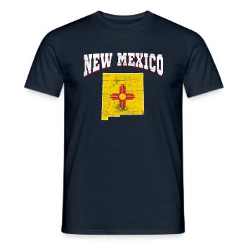 Carte terrestre du drapeau de l’État des États-Unis Amérique Nouveau-Mexique - T-shirt homme - marine - Devant - AI Model Male 178 light (178cm)