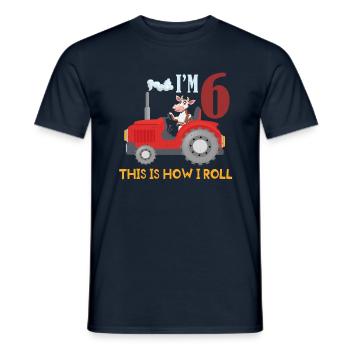 Birth Born Age 6 Year Old Farmer Farm Cow Tractor - Männer T-Shirt - Navy - Vorne - AI Model Male 178 light (178cm)