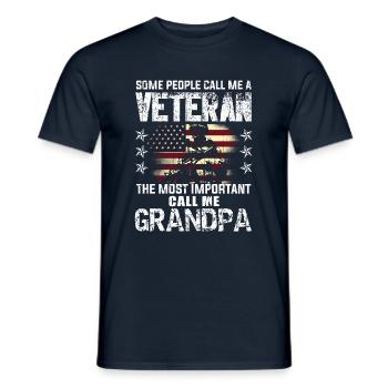 Important Call Grandpa American Proud Veterans Day - Männer T-Shirt - Navy - Vorne - AI Model Male 178 light (178cm)
