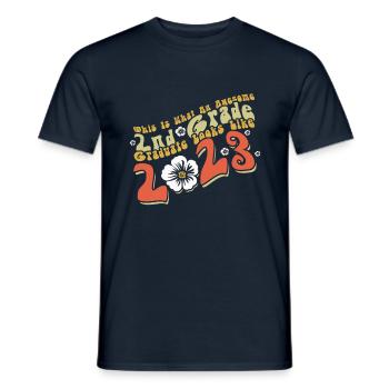 Fantastischer Absolvent der 2. Klasse, der 2023 Retro abschließt - Männer T-Shirt - Navy - Vorne - AI Model Male 178 light (178cm)