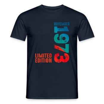 Vintage Retro 72 1972 Classic - Männer T-Shirt - Navy - Vorne - AI Model Male 178 light (178cm)