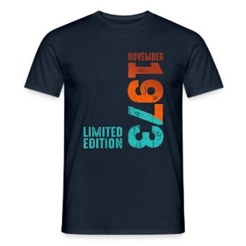 Vintage Retro 72 1972 Classic - Männer T-Shirt - Navy - Vorne - AI Model Male 178 light (178cm)