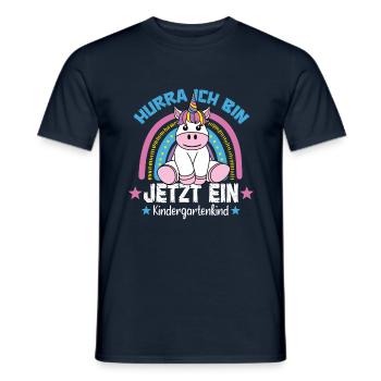 Hourra de maternelle, j’en suis un maintenant - T-shirt homme - marine - Devant - AI Model Male 178 light (178cm)