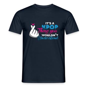 Kpop que tu ne comprends pas - T-shirt homme - marine - Devant - AI Model Male 178 light (178cm)