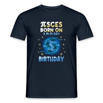 Pi Tag Fische Geboren Am 3.14 Geburtstag - Männer T-Shirt - Navy - Vorne - AI Model Male 178 light (178cm)