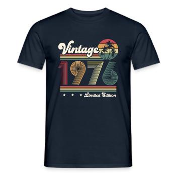 Millésime 1976 Rétro anniversaire cadeau - T-shirt homme - marine - Devant - AI Model Male 178 light (178cm)