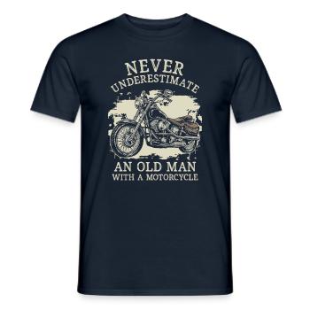 Never Underestimate An Old Man With A Motorcycle - Männer T-Shirt - Navy - Vorne - AI Model Male 178 light (178cm)