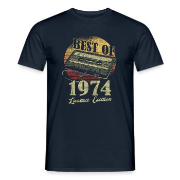 Best Of 1974 Retro Cassette Tape - Männer T-Shirt - Navy - Vorne - AI Model Male 178 light (178cm)